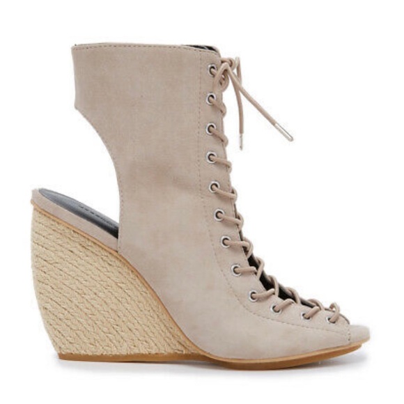 Women's Lace Up Wedge Heels Sz 8 - Picture 2 of 3